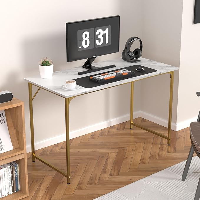 47 Inch Computer Desk with Wood Board and Metal Frame Modern Simple Style Work Desk with Adjustable Feet Study Gaming Desk Table for Home Office Bedroom Small Spaces