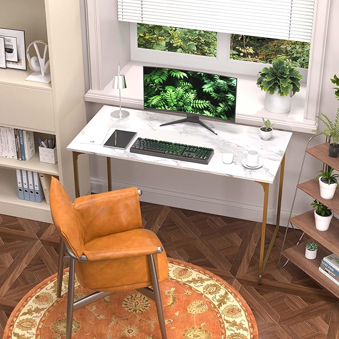 47 Inch Computer Desk with Wood Board and Metal Frame Modern Simple Style Work Desk with Adjustable Feet Study Gaming Desk Table for Home Office Bedroom Small Spaces