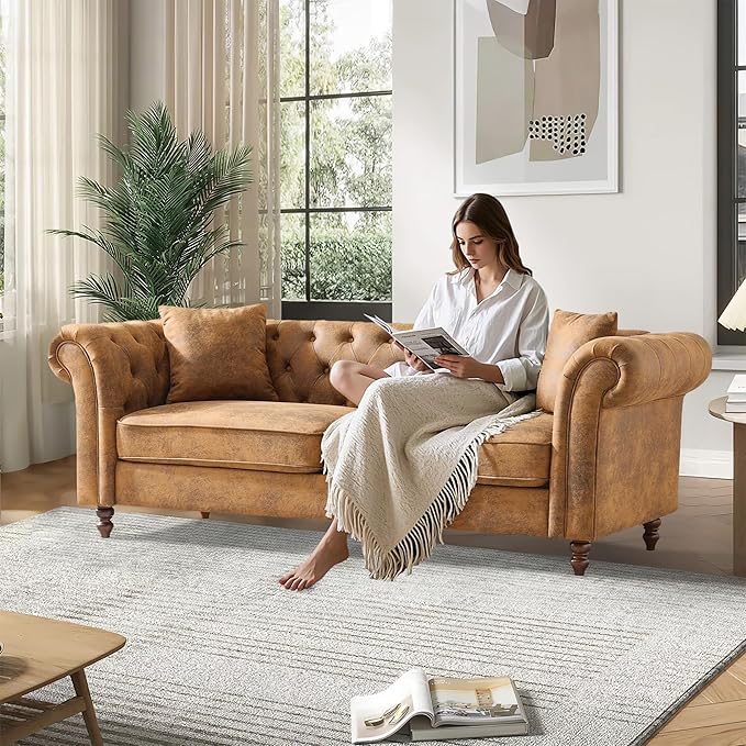 TTK 79 Chesterfield Faux Leather Sofa Couch Upholstered Tufted Rolled Arm 3-Seater Couch with 2 Pillows Mid Century Modern Chesterfield Sofa for Living Room Office Apartment Brown | Button Tufte
